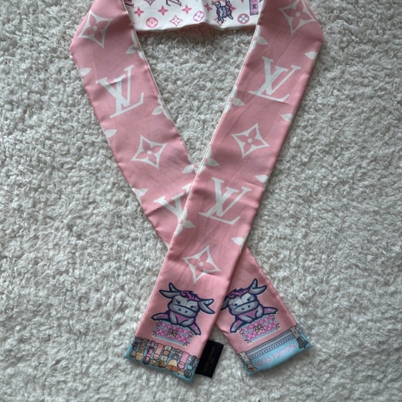 LIMITED EDITION LOUIS VUITTON YEAR OF THE OX RODEO BANDEAU - M76670 - Picture 13 of 15